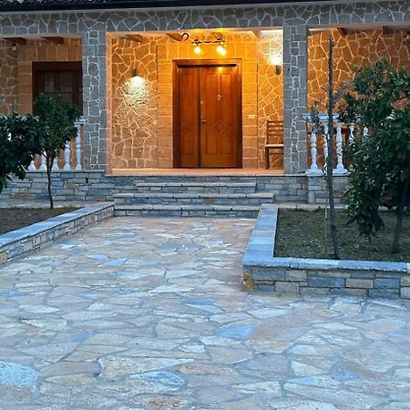 Eni Entire Guesthouse Parking On Site Berat Buitenkant foto