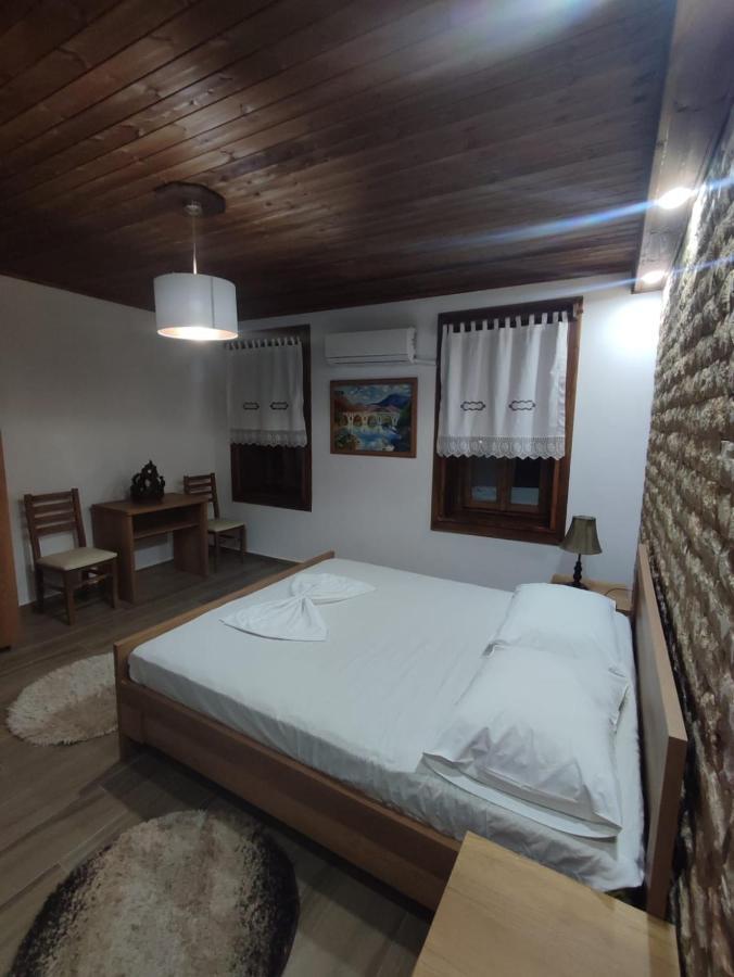 Eni Entire Guesthouse Parking On Site Berat Buitenkant foto