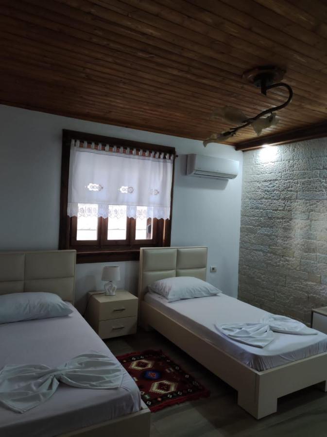 Eni Entire Guesthouse Parking On Site Berat Buitenkant foto