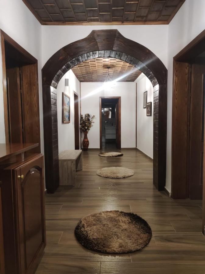 Eni Entire Guesthouse Parking On Site Berat Buitenkant foto