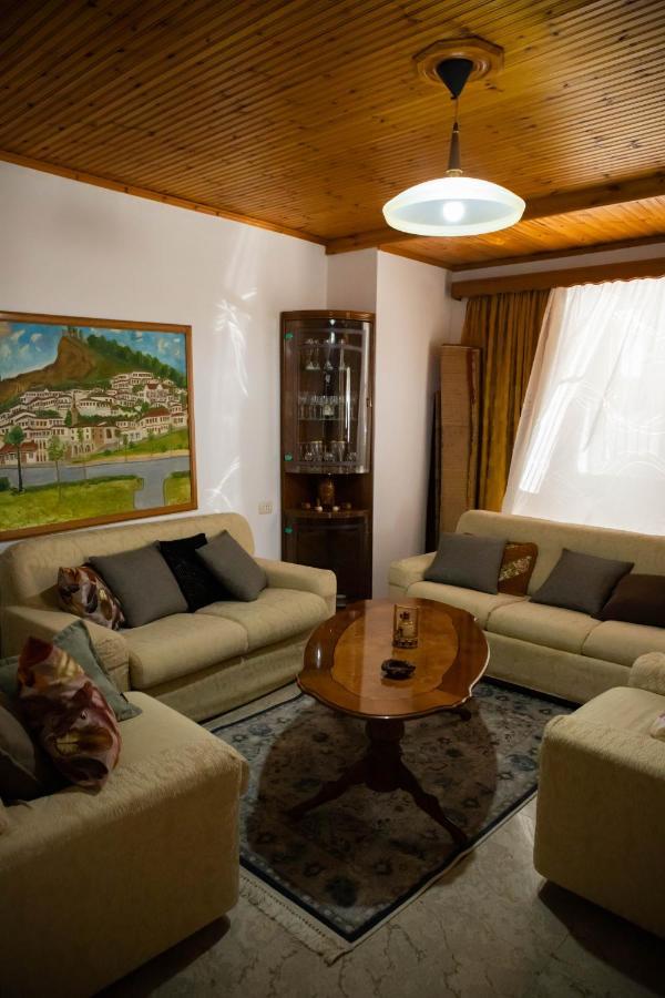 Eni Entire Guesthouse Parking On Site Berat Buitenkant foto