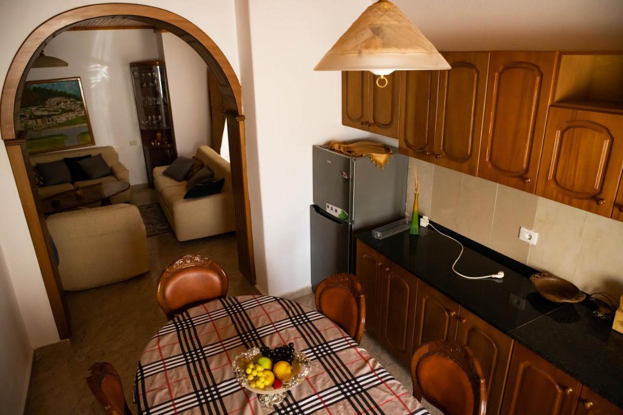 Eni Entire Guesthouse Parking On Site Berat Buitenkant foto