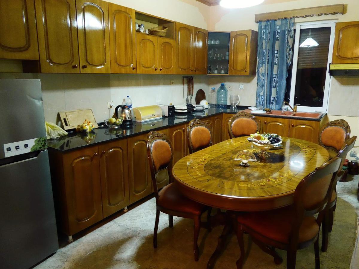 Eni Entire Guesthouse Parking On Site Berat Buitenkant foto
